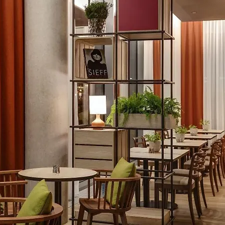 Intercityhotel Amsterdam Airport Hotel