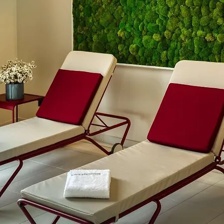 Intercityhotel Amsterdam Airport 4*
