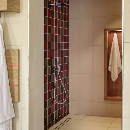 Intercityhotel Amsterdam Airport Hotel 4*