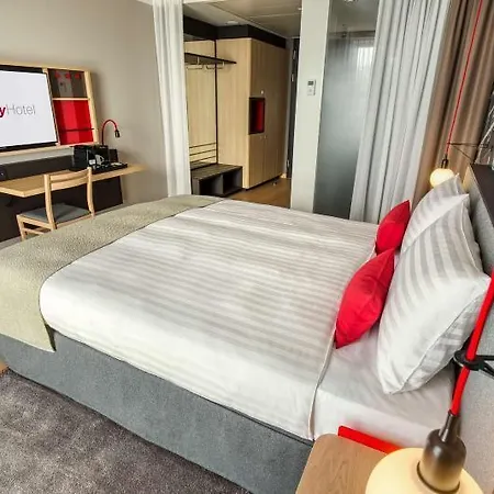 Intercityhotel Amsterdam Airport 4*